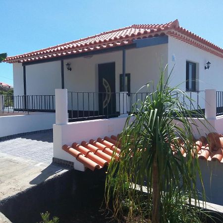 Cottage house Caniço Екстериор снимка