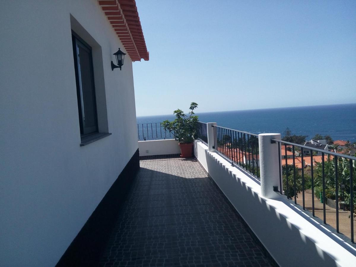 Cottage house Caniço Екстериор снимка